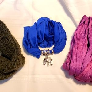 Lot of women's scarfs